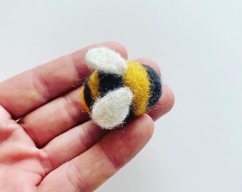 SUPER Easy Mini Kit! Needle Felting Little Bees - EASY Beginner to Expert Needle Felting Kit with Full Color Detailed Tutorial, Makes 5 Bees