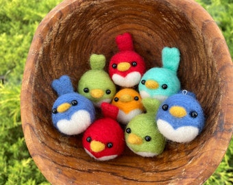 Beginner Needle Felting Bird Ornaments Kit: DIY Craft, Makes 5 Little Wool Birds. All Supplies Included, Great for Gifts and Decor
