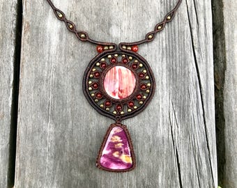 Collar Macramé, Collar Spondylus, Spondylus, Piedras Finas, Joyería Étnica, Joyería Boho, Joyería Gitana, Boho.