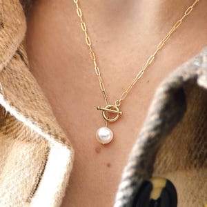 Pearl Necklace • Toggle Clasp Freshwater Pearl • Modern Layering Necklace • Paperclip Chain Necklace • T Bar Jewelry • Dainty Pearl Jewelry