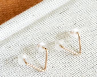 Boucles d'oreilles agrafes en V • Boucles d'oreilles doubles piercing • Boucles d'oreilles minimales de tous les jours • Boucles d'oreilles à enfiler • Boucles d'oreilles métalliques délicates • Boucles d'oreilles triangle