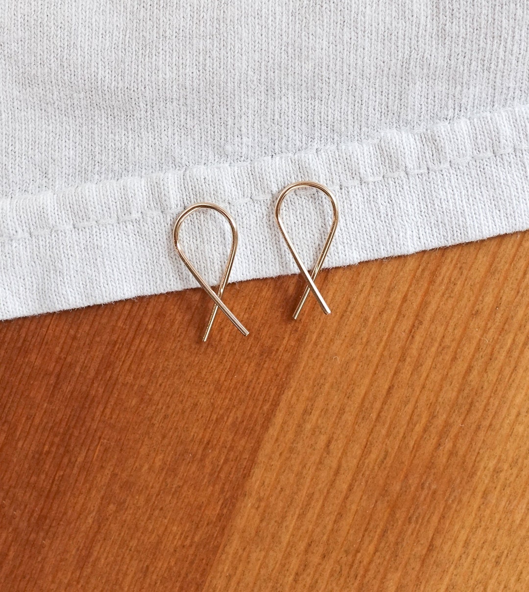 GOLD Simple Twist Wire Earrings main image 1