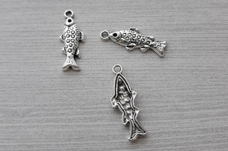 10 Fish Charms Antique Silver CS3339