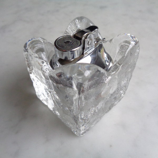 briquet de table vintage, cube en verre en forme de glaçon, décor de salon rétro 1970