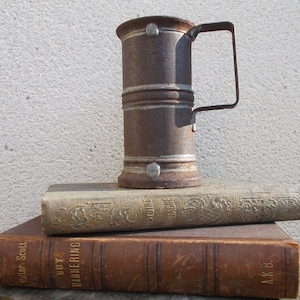 Very old measure of a half liter nineteenth century, tinned iron, stamped, old pot measurer, kitchen decor Antique collectible XIX France