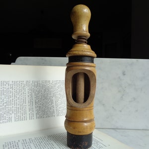 ANCIENNE BOUCHE BOUTEILLE DE VINS BOUCHONNEUSE Bois Buis et Métal