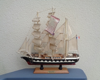 maquette de bateau le Belem, trois mâts goélette, vintage français