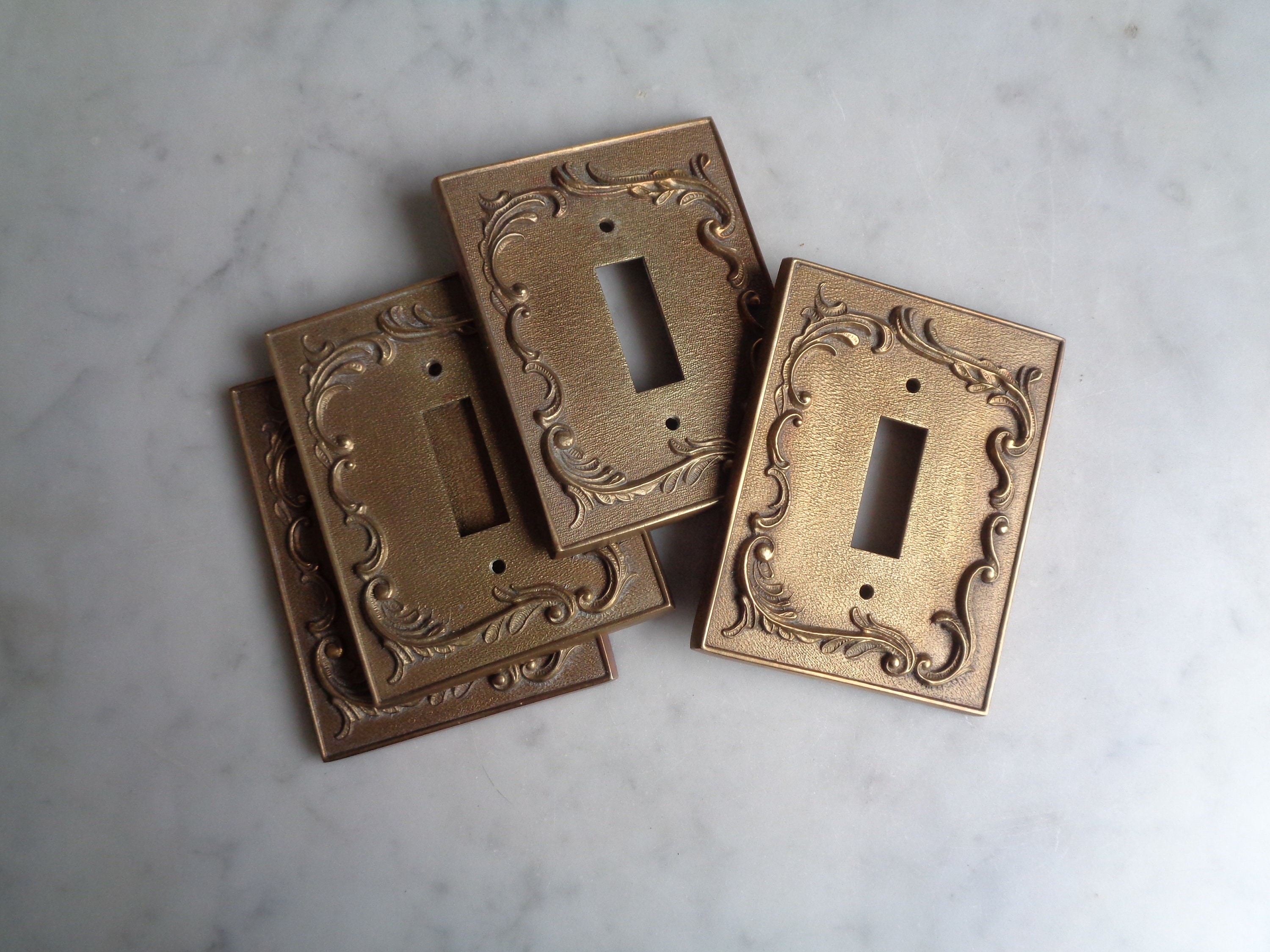 Plaques d'interrupteurs design avec boutons