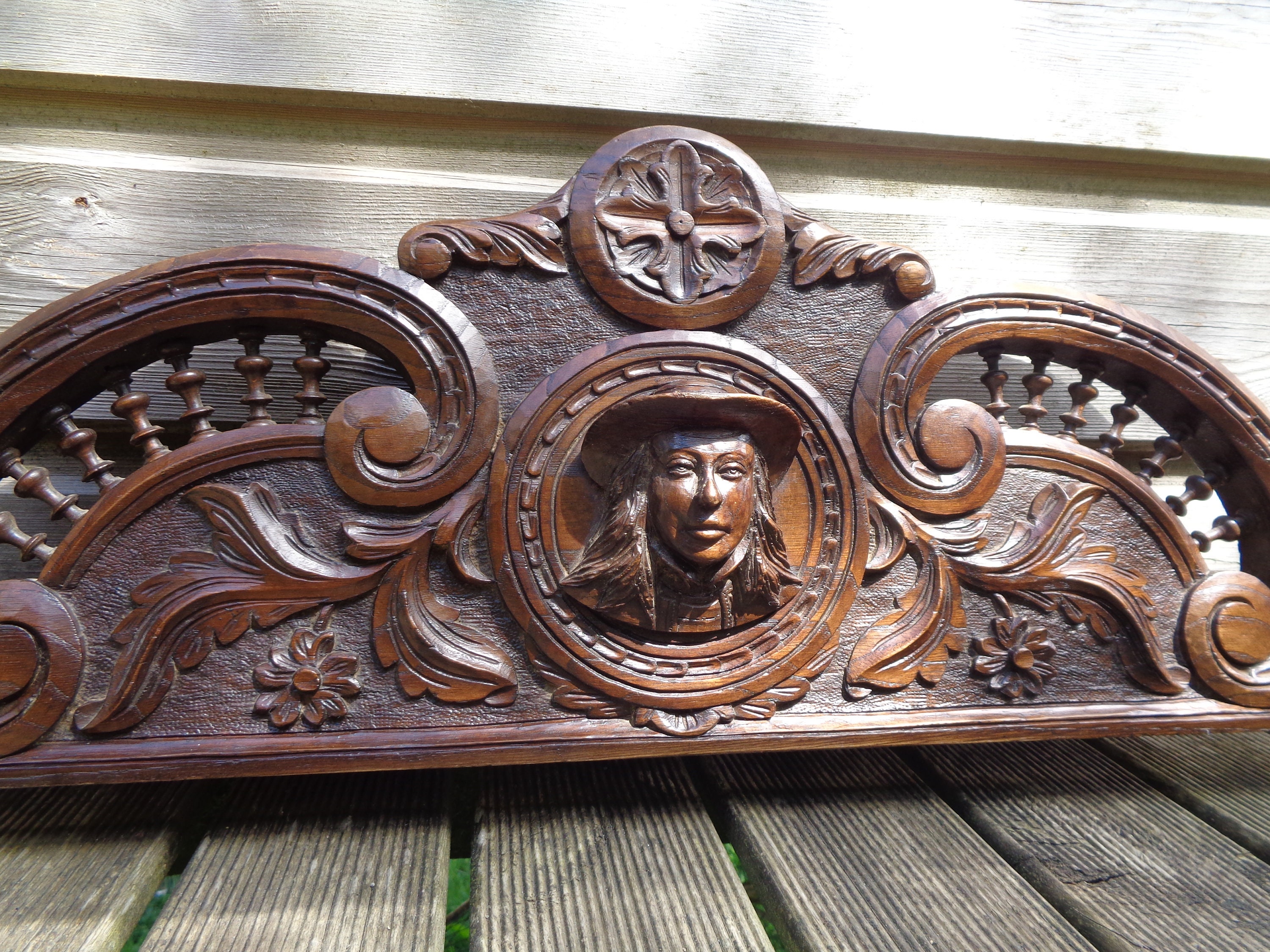 Grand Fronton De Meuble