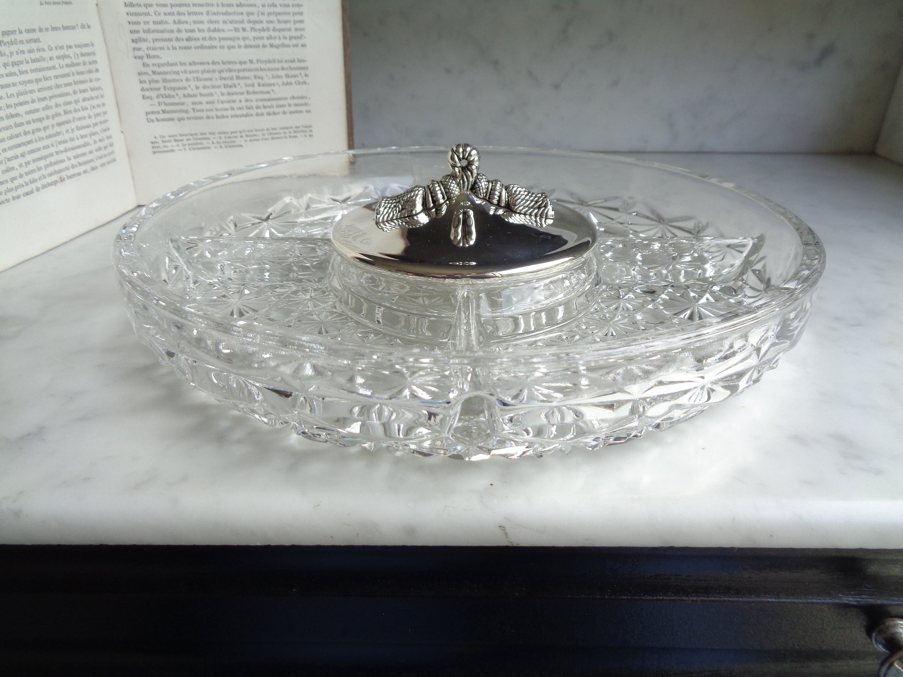 Plat en verre taillé et argent 