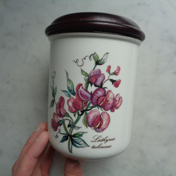 pot Botanica Villeroy & boch, en vitro-porcelaine et couvercle en bois, Lathyrus tuberosus, style campagne chic, décor de cuisine, vintage