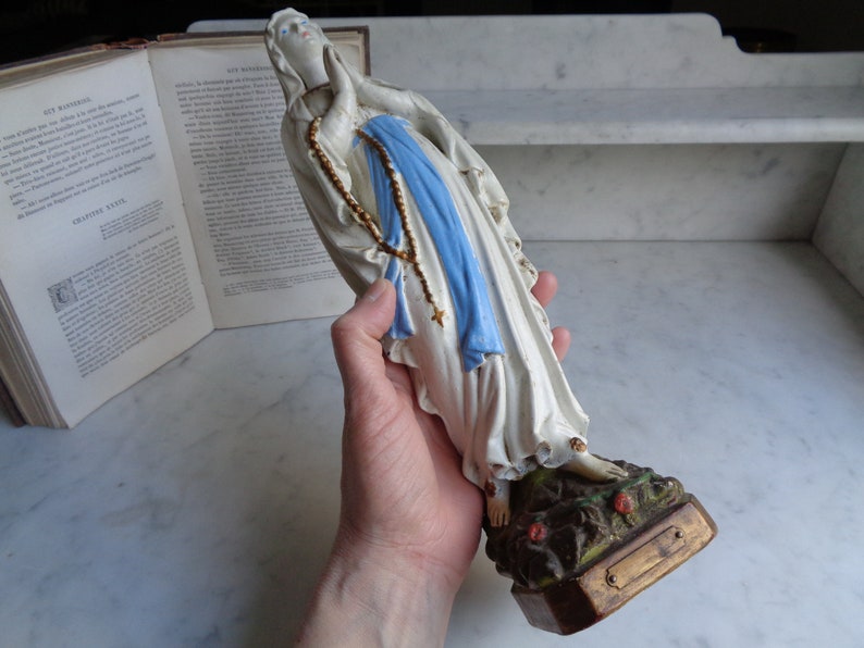Statuette Vierge Marie En Prière – Style Lourdes – Plâtre Peint – Ancienne