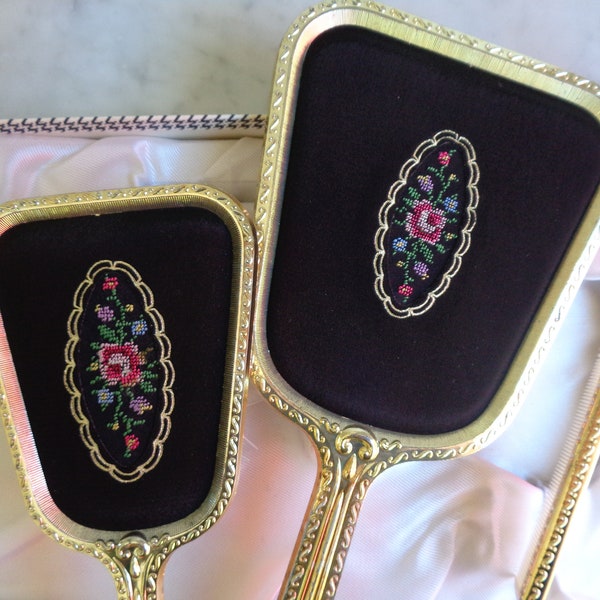 set miroir, brosse et peigne, avec dorures et broderies, coffret vintage, années 1950