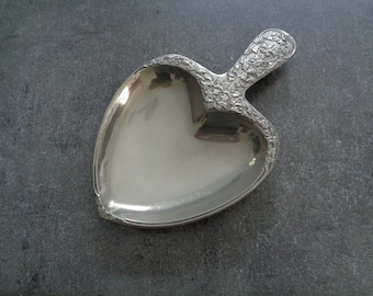 heart silver metal empty pocket bowl, acanthus leaf patterns, jewelry accessory, vintage chic romantic, gift for her