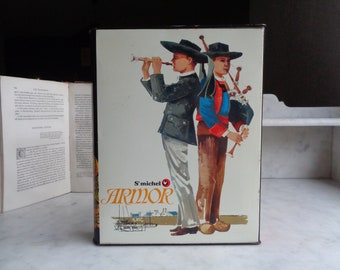 metal box in the shape of a book, decor of Breton ringers, old box of St Michel cakes, hiding book, collection, French vintage