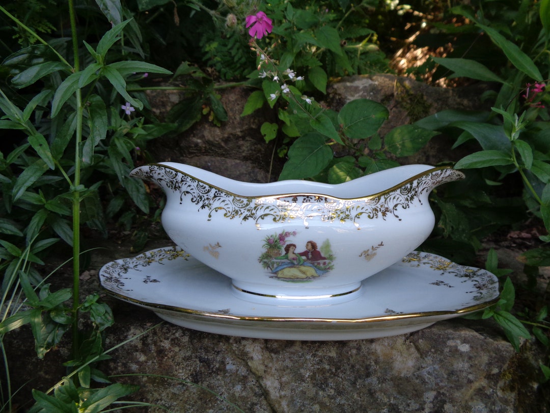 Porcelain Saucière With Gallant Scenes of Antoine Watteau and