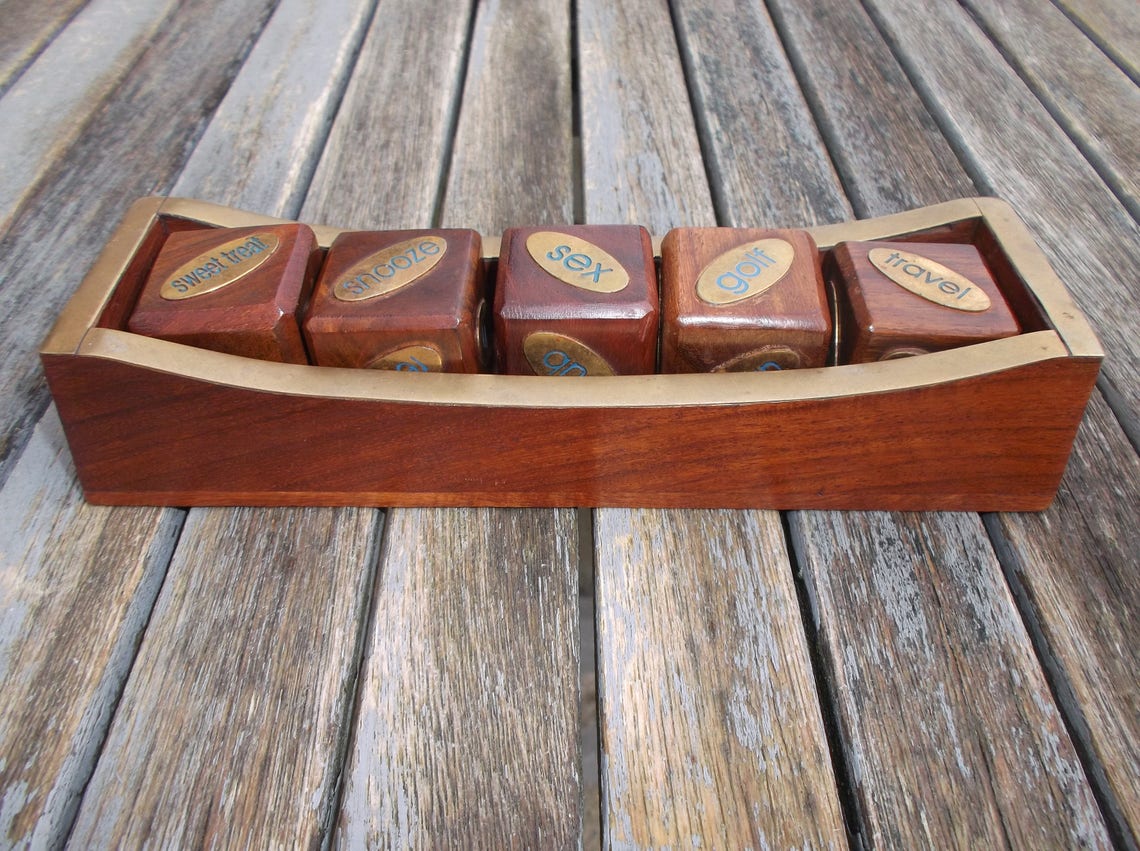 Juego de dados de madera y latón con palabras: recompensas | Etsy