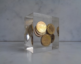 inclusion in resin with five cent coins, small paperweight, vintage French 1980s