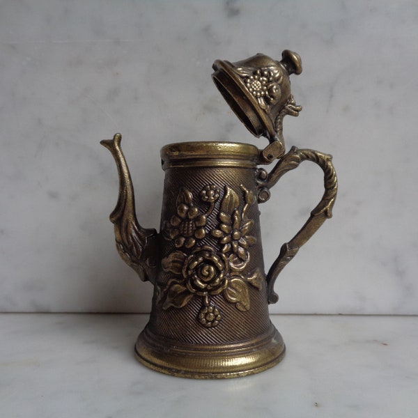 petit pot à café en laiton avec décor floral, bibelot miniature, vintage italien