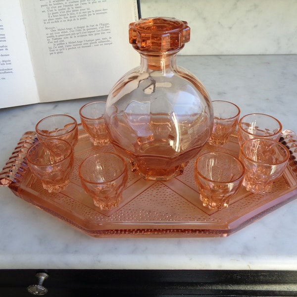 liqueur service in pink glass, tray, carafe and 8 small alcohol glasses, French art deco bar, 1950 epsteam