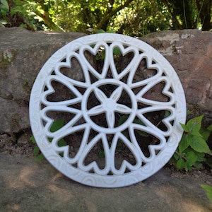 round trivet in light gray / very pale blue enamelled cast iron, shabby chic table decor, French vintage
