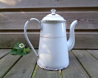 white enamelled coffee maker, old coffee pot, old shabby chic white enamel kettle, 1940 French décor, chic country kitchen