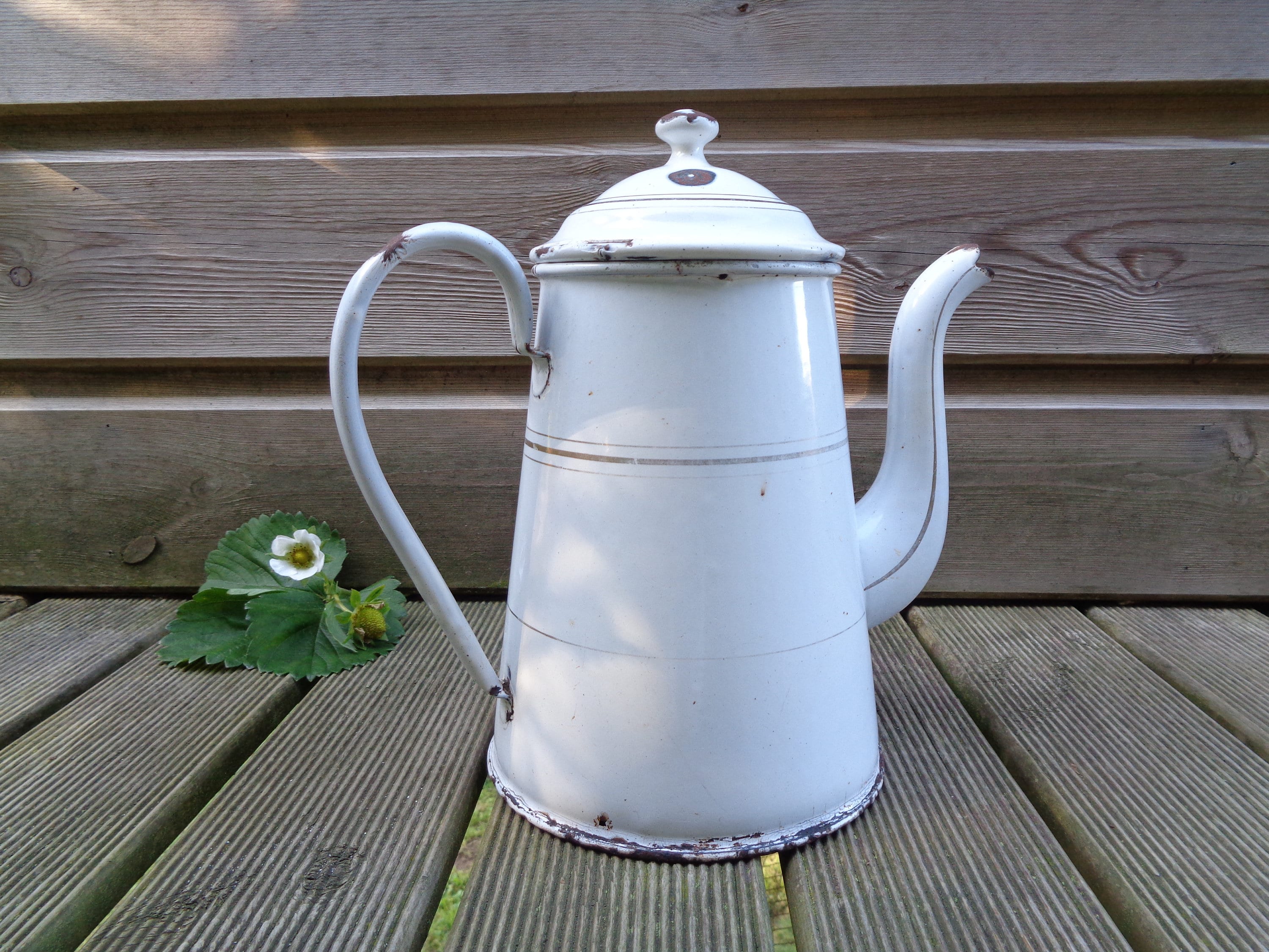 Ancienne Cafetière en Email Blanc - Vintage French Finds