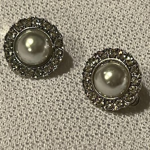 Vintage Clip on Earrings Jewelry Faux Pearl Silvertone Decorative Rhinestone Frame Bridal Gift for Wife Girlfriend Bride Sweetheart Beauty