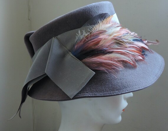 Vintage 1930s Wool Felt Taupe Picture Hat Feather… - image 2