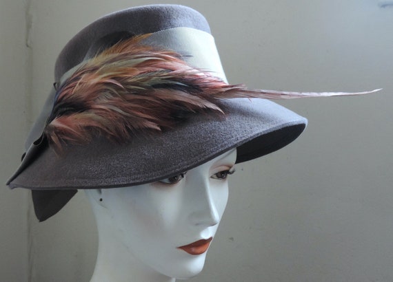 Vintage 1930s Wool Felt Taupe Picture Hat Feather… - image 1