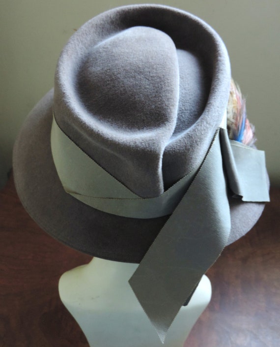 Vintage 1930s Wool Felt Taupe Picture Hat Feather… - image 6