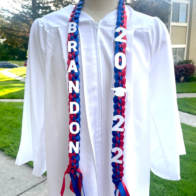 Graduation lei with name and year '2022” 