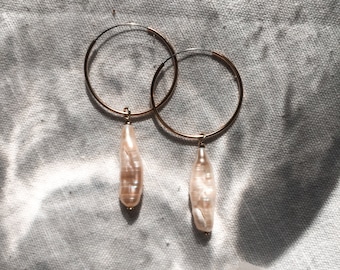 Pendientes colgantes de perla Keshi hechos a mano, pendientes de aro dorados