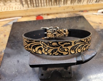 Collar para perro, collar de cuero para perro, diseño floral occidental, 1 pulgada de ancho, negro y dorado, en relieve, collar para perro pequeño