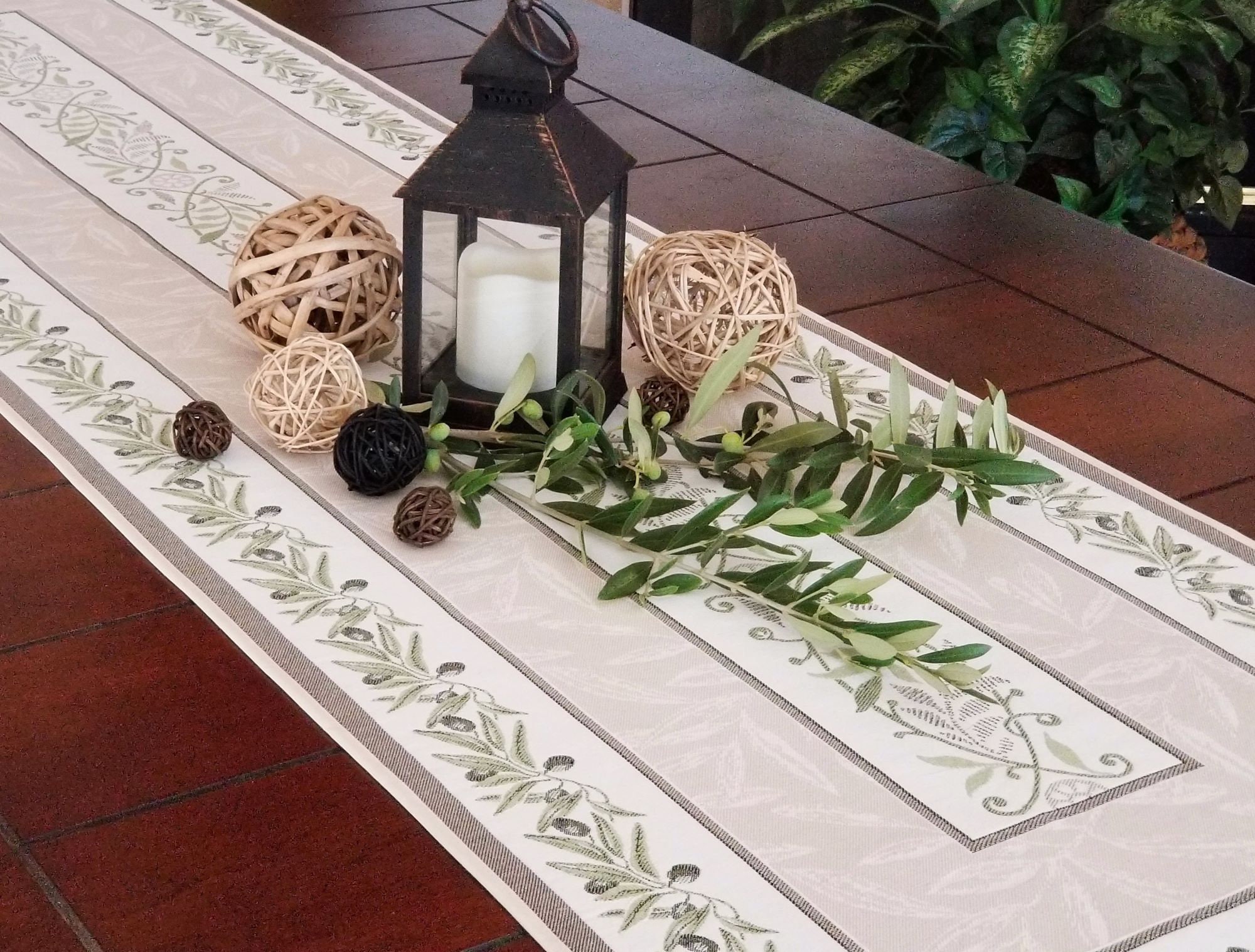 OLIVES GREEN Jacquard Woven Tapestry Decorative Table Runners