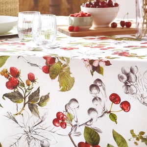 PROVENCE BERRIES 生地 1ヤードあたり 61インチ幅 アクリルコットンコーティング - フランス製オイルクロス 汚れに強い 拭き取りやすい素材 - ホームクラフトプロジェクト