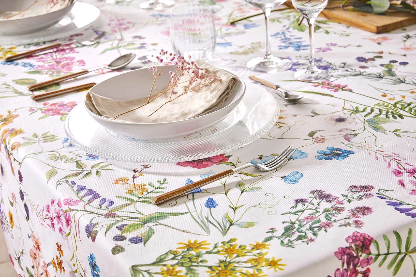 SUTAVIA Vintage Floral Tablecloth - Cotton Blend With Lace Trim, Red Berry Pattern For Table Or Sofa