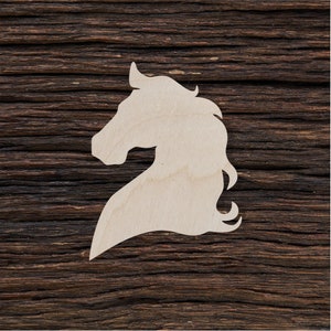 Tête de cheval dans un fer à cheval, silhouette en bois découpé -   France