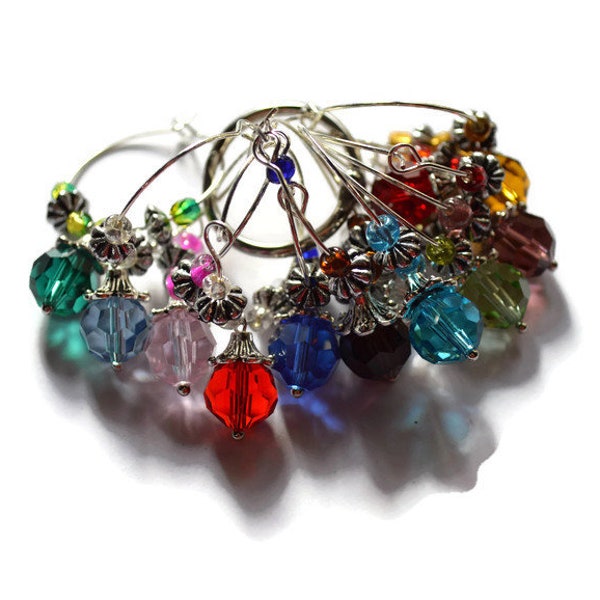 Scintillante anniversaire Gemstone Wine Charms Ensemble complet de 12 avec des perles Accent - Idée cadeau élégant PRÊT À EXPÉDIER