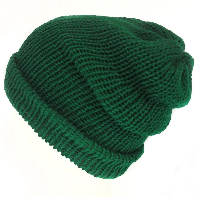 Bonnet vert émeraude en fil recyclé Fait main en Écosse 100 % fil acrylique recyclé Bonnet ample Bonnets d'hiver unisexe image 6