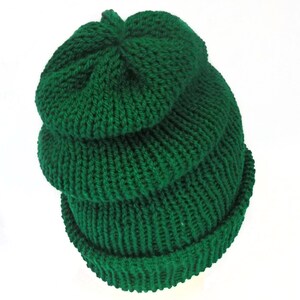 Bonnet vert émeraude en fil recyclé Fait main en Écosse 100 % fil acrylique recyclé Bonnet ample Bonnets d'hiver unisexe image 5