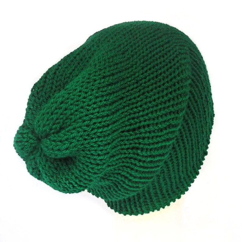 Bonnet vert émeraude en fil recyclé Fait main en Écosse 100 % fil acrylique recyclé Bonnet ample Bonnets d'hiver unisexe image 2