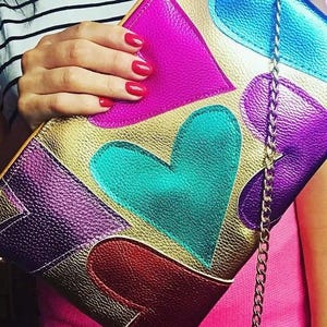 Concevez votre propre sac en similicuir métallisé coeur, dans les couleurs, la taille et le style de votre choix