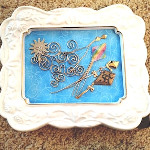 Let&#39;s Go Fly a Kite! Costume Jewelry Picture With Kites, Sun and Wind