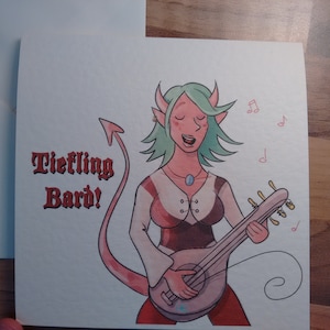 Tarjeta de Bardo Tiefling inspirada en Dungeons & Dragons. Para cualquier ocasión. ¡Elige entre versión normal o personalizada!