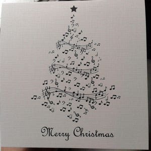 Tarjeta de Navidad hecha a mano con árbol de notas musicales / Tarjetas con textura de lino. Músico. Música. Individual o paquete. [SOLTERO]