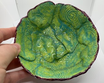 Tigela de bugigangas de cerâmica: verde branco roxo