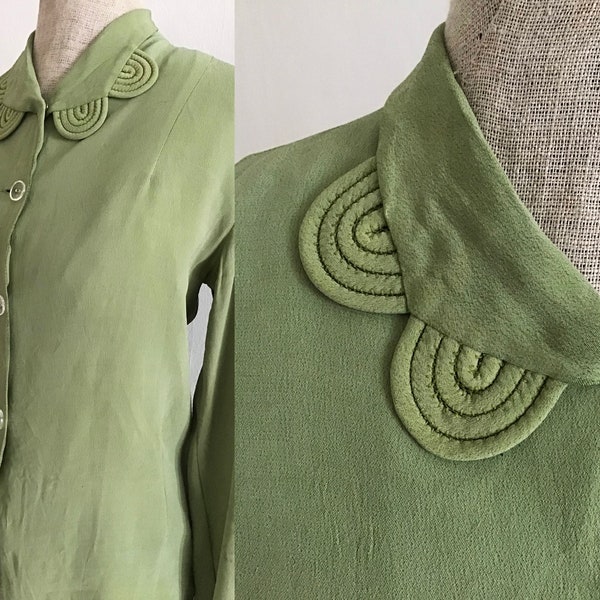 Vintage 1930s 1940s green satin backed crepe blouse with tape work collar detail and clear buttons