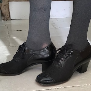 Vintage 1930s 1940s black patent leather and mesh lace up shoes