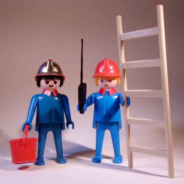 PLAYMOBIL / 2 Firefighters / City / Fire Station / Vintage